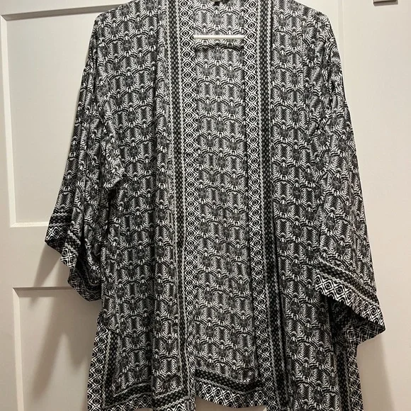 Max Studio open-front kimono black and white geometric pattern - Picture 1 of 10